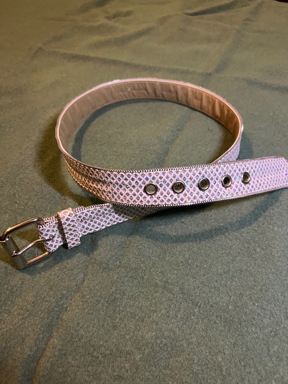 Women’s white sparkle belt L 38”